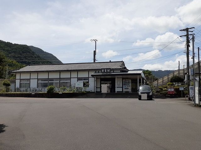 近くの駅まで2,100m（徒歩27分）