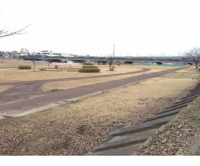 近くの御山緑地運動公園まで500m(徒歩7分)