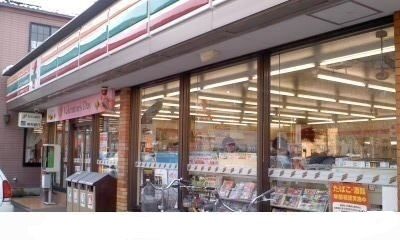 近くのセブンイレブン福島御山店まで400m（徒歩5分）