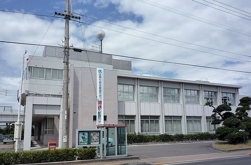 近くの役所まで950m（徒歩12分）