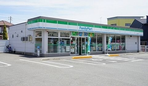 近くのファミリーマート法花大谷店さんまで200m（徒歩3分）
