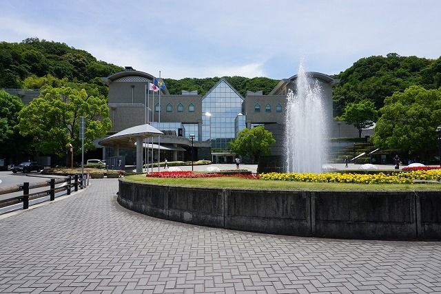 近くの県立文化の森総合公園さんまで2,500m（徒歩32分）
