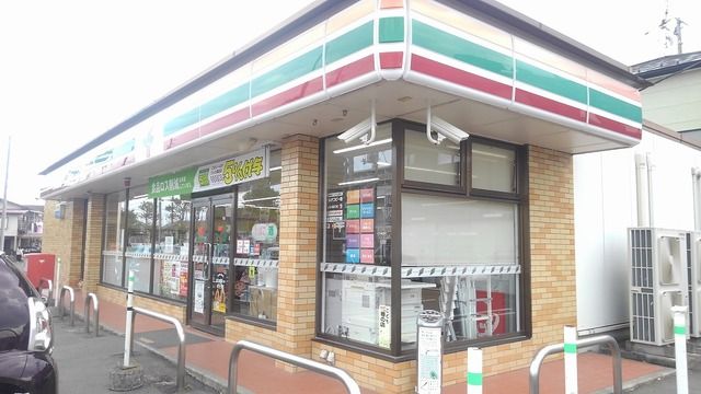 近くのセブンイレブン仙台東中田店まで700m（徒歩9分）