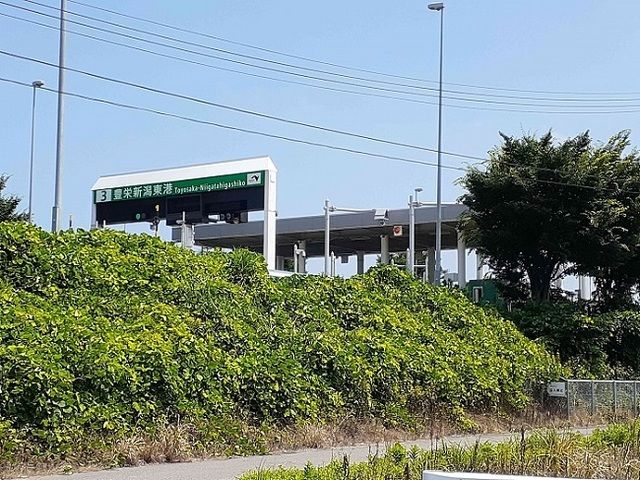 近くの高速豊栄新潟東港インターまで1,200m（徒歩15分）