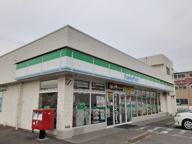 近くのファミリーマートまで500m(徒歩7分)