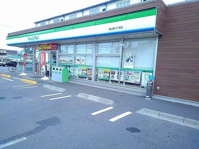 近くのファミリーマート曙６丁目店まで400m（徒歩5分）