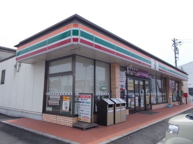 近くのセブンイレブン福山曙町店まで70m（徒歩1分）