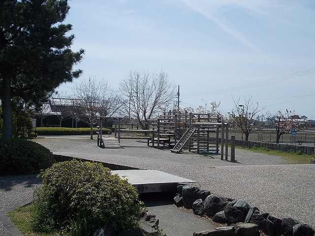 近くの豊岡公園まで1,000m（徒歩13分）