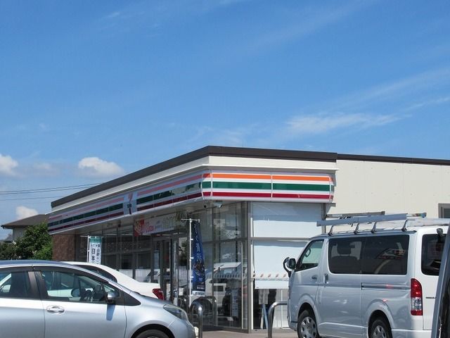 近くのセブンイレブン取手椚木店まで490m(徒歩7分)