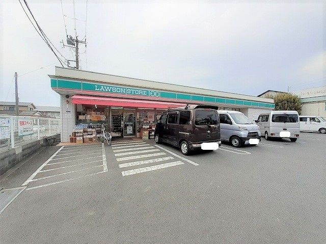 近くのローソンストア１００まで300m（徒歩4分）