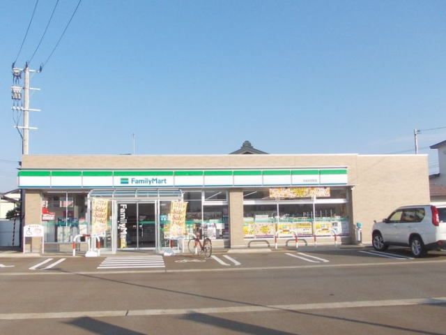 近くのファミリーマート 大仙大花町店まで80m(徒歩1分)