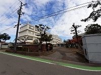 近くの曽野木小学校まで140m（徒歩2分）