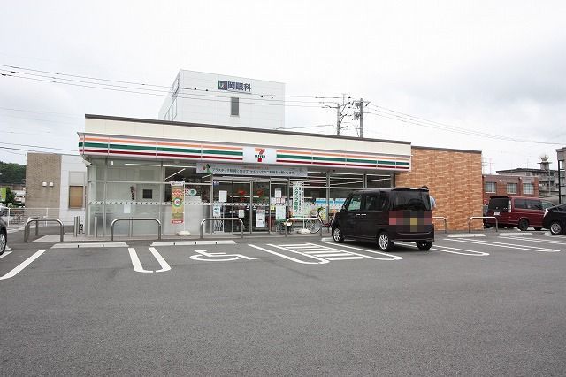 近くのセブンイレブンまで450m（徒歩6分）