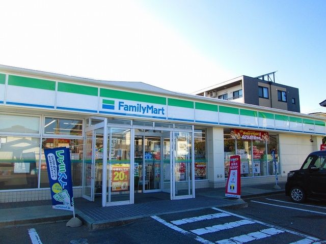 近くのファミリーマートまで350m(徒歩5分)