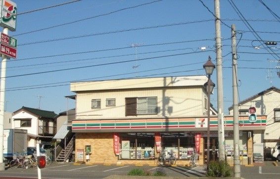 近くのコンビニまで750m（徒歩10分）