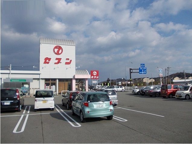 近くのセブンまで400m（徒歩5分）