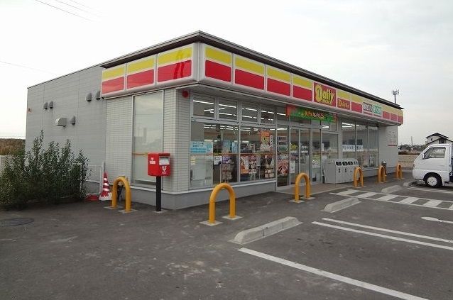 近くのコンビニまで240m（徒歩3分）