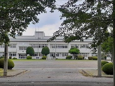 近くの沼田市立沼田東小学校まで1,300m（徒歩17分）