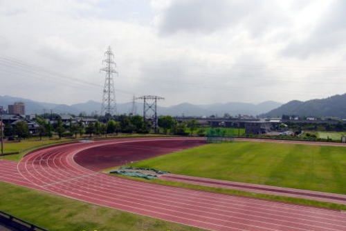 近くの鯖江市東公園まで900m（徒歩12分）