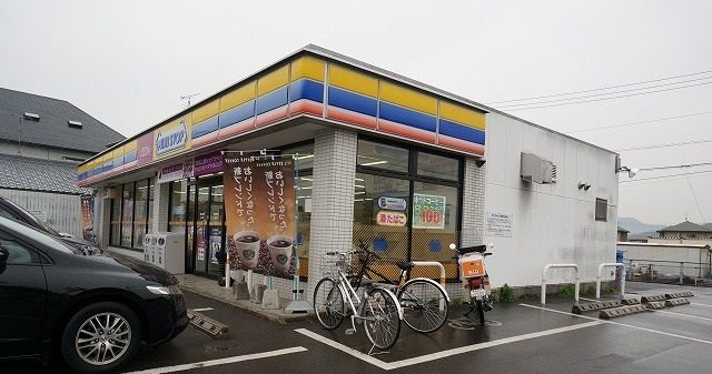 近くのミニストップさんまで1,000m(徒歩13分)