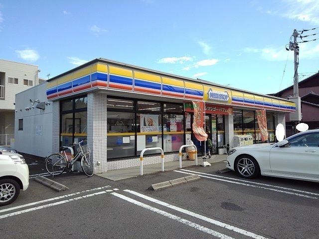 近くのコンビニまで1,000m（徒歩13分）
