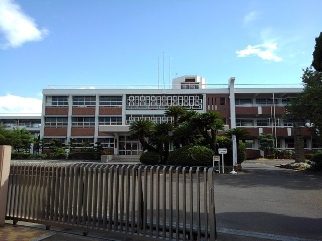 近くの小学校まで1,700m（徒歩22分）