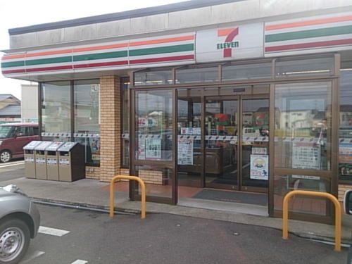 近くのセブンイレブン 春江町為国店まで550m（徒歩7分）