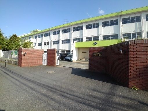 近くの木屋瀬小学校まで650m（徒歩9分）
