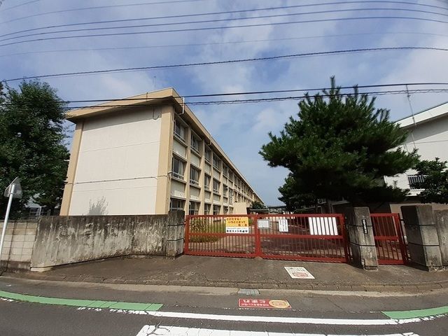 近くの前橋市立城南小学校まで500m（徒歩7分）