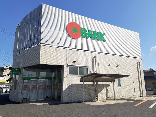 近くのトマト銀行さんまで1,600m（徒歩20分）