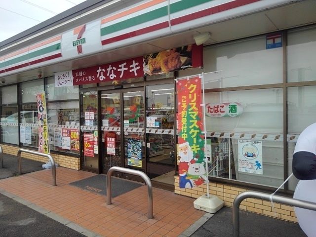 近くのセブンイレブンみやき町江口店まで700m（徒歩9分）