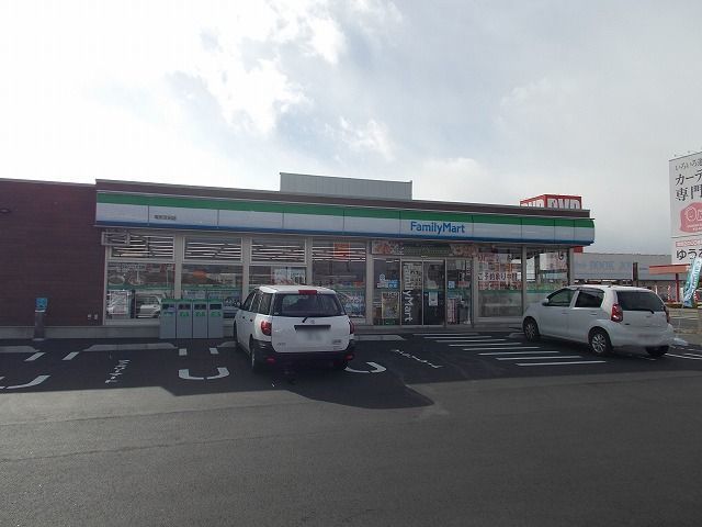 近くのファミリーマート 塩尻吉田店まで450m(徒歩6分)