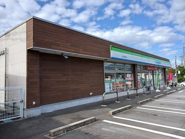 近くのファミリーマート　富士宮野中店まで300m（徒歩4分）