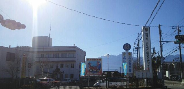 近くの北杜警察署まで600m(徒歩8分)