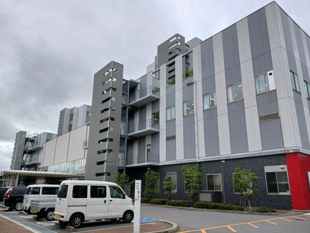 近くの京都岡本記念病院まで450m(徒歩6分)