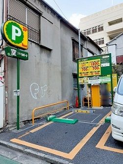 近くのリパーク新宿富久町第3駐車場まで27m(徒歩1分)