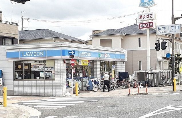 近くのコンビニまで1,000m（徒歩13分）