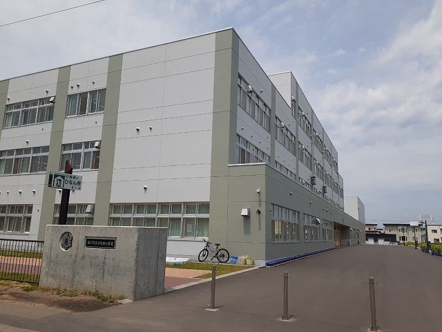 近くの旭川市立千代田小学校まで1,000m(徒歩13分)