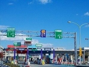 近くの播但道花田インターまで1,700m（徒歩22分）