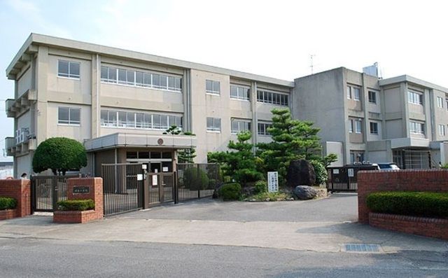 近くの祥南小学校まで1,000m（徒歩13分）