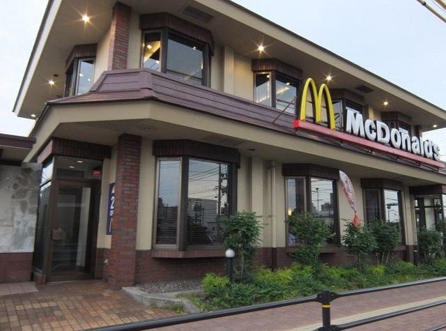 近くのマクドナルド  清輝橋店まで850m（徒歩11分）