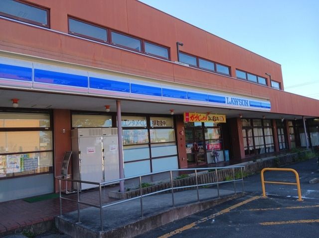近くのローソン医科大学茨城医療センタまで450m（徒歩6分）