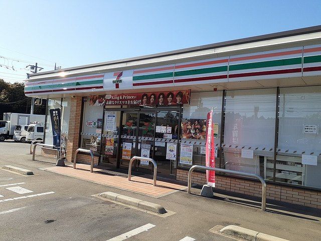 近くのセブンイレブン土浦神立町店まで400m（徒歩5分）