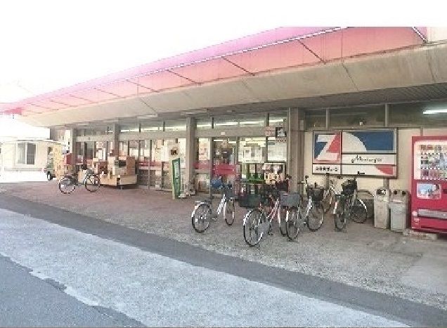 近くのファミリークラニシまで240m（徒歩3分）