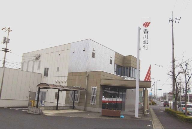 近くの銀行まで400m（徒歩5分）