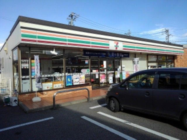 近くのコンビニまで900m（徒歩12分）