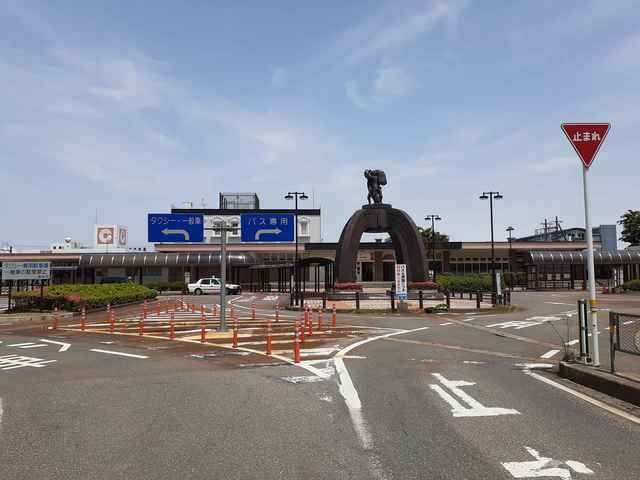 近くの鶴岡駅まで919m(徒歩12分)