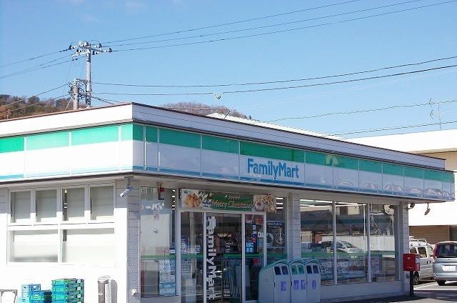 近くのファミリーマート清水町徳倉南店まで1,000m(徒歩13分)