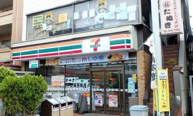 近くのコンビニまで70m（徒歩1分）