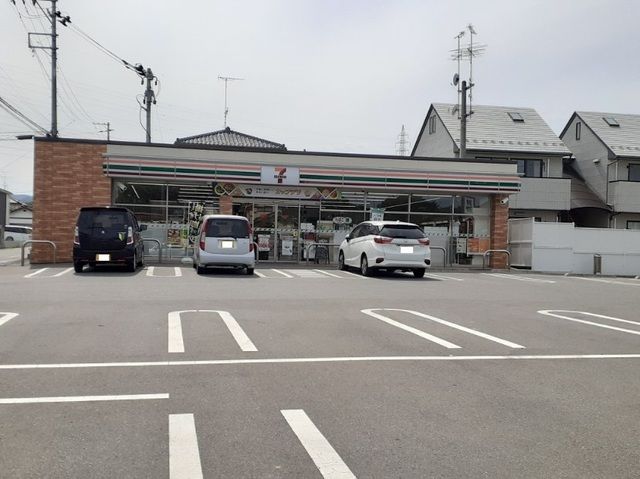 近くのセブンイレブン原町北町店まで270m（徒歩4分）
